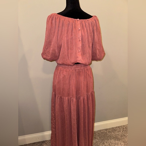 Two Piece Off Shoulder Top and Skirt - Picture 5 of 6